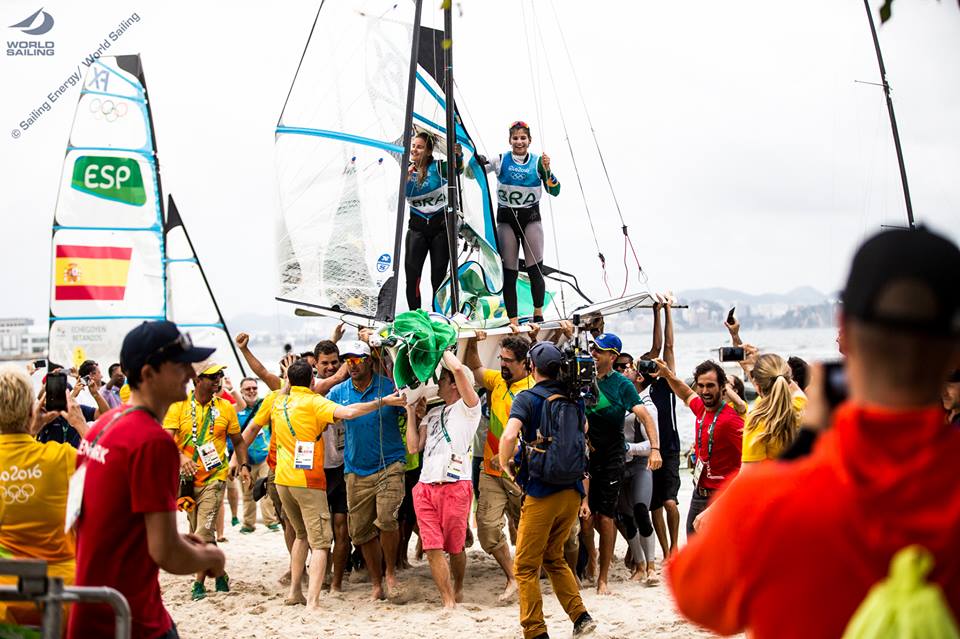 crisdalcin's tweet image. Imagens da festa de Martine Grael e Kahena Kunze na #Rio2016  #sailingenergy #WorldSailing wp.me/p5P4L4-4Nk