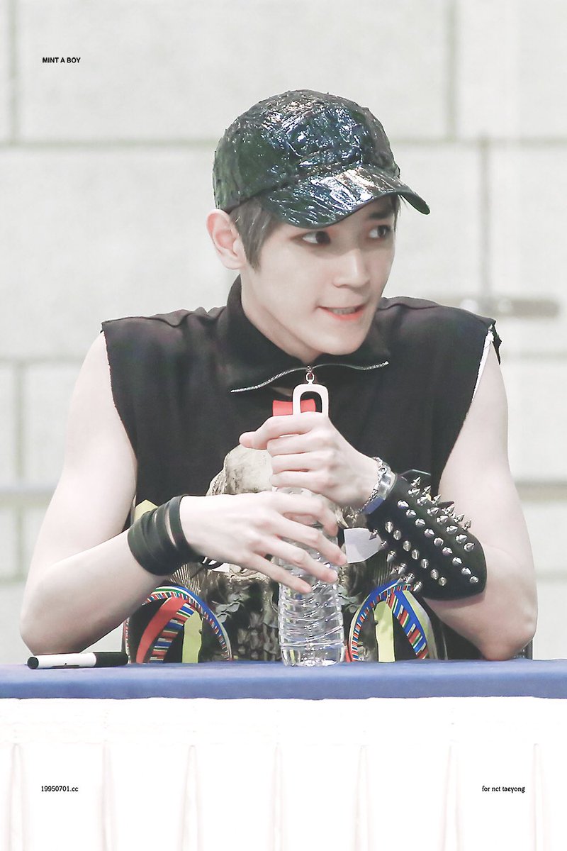 mintaboy_ty's tweet photo. ♡ UPDATE / #태용오빠 #태용  #엔씨티 #NCT127 #TAEYONG 물 마시구 표정 너무 긔여운오빠하지여ㅠㅠㅠㅠ https://t.co/KGQMWtmcdW