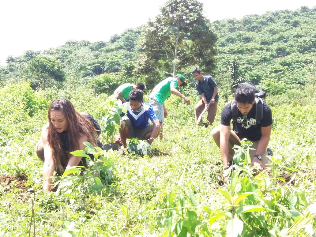 mtmabgr's tweet photo. Kegiatan tanam pohon oleh host @myTrip_myAdvntr di Bogor yeaawww.

#mtma #mtmabogor #mtmawestjava #mtmaindonesia https://t.co/qFiZuvoBu0