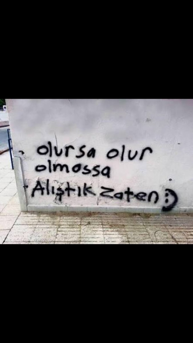 Yanlızlık çok farklı alıştın mı daha da güzel oluyor kimseye ihtiyacın olmadığının farkına varıyorsun en güzeli bu.