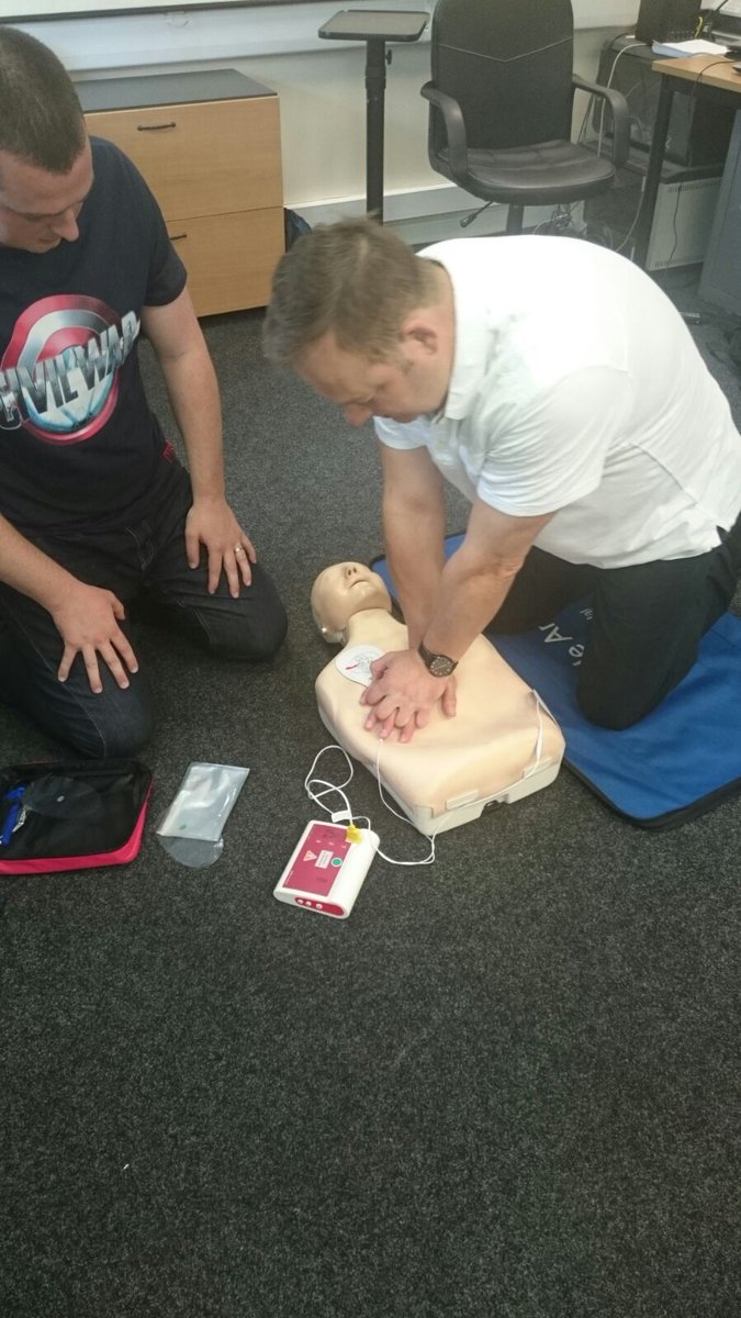 FAcompletetrain's tweet photo. Defibrillator training with McDonalds staff #firstaid  #training #faw https://t.co/HS7d2ZLxYK