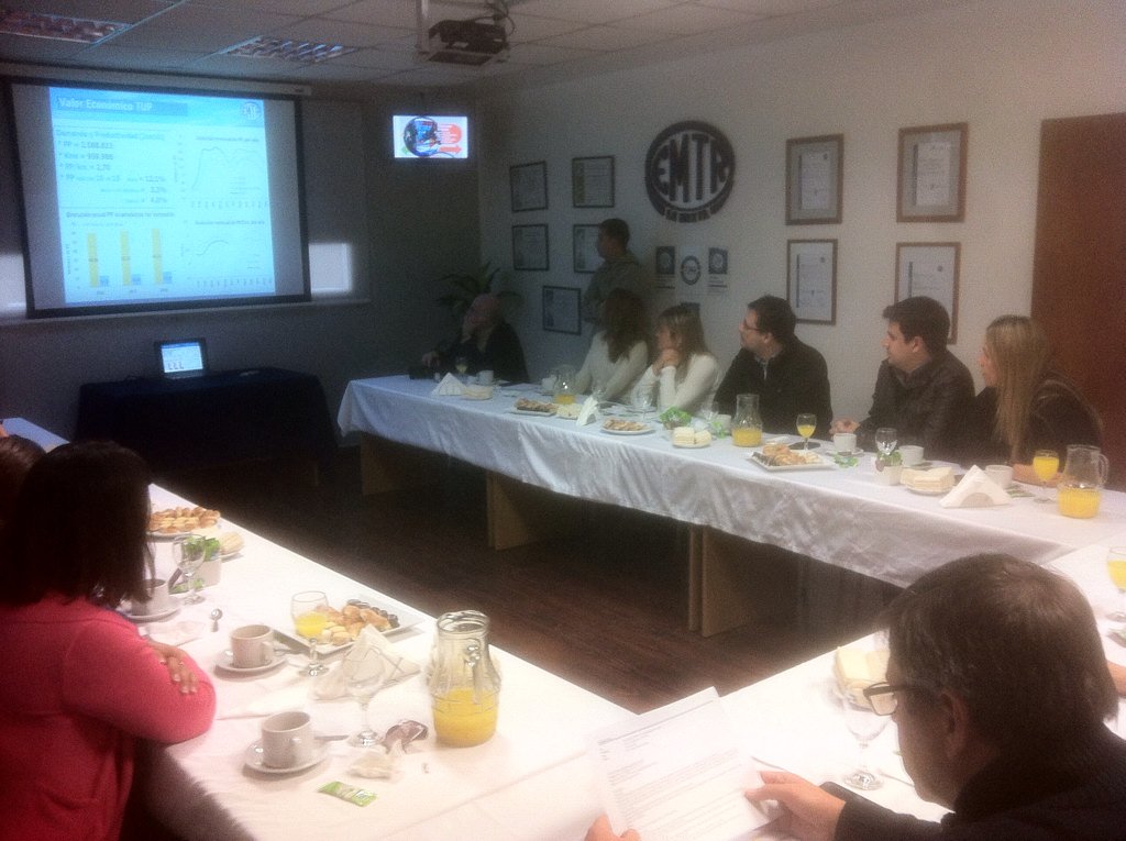 eduardotoniolli's tweet photo. #Ahora en la Empresa #LaMixta presentación del plan estratégico 2016 - 2018 https://t.co/nxKMQeQpbV