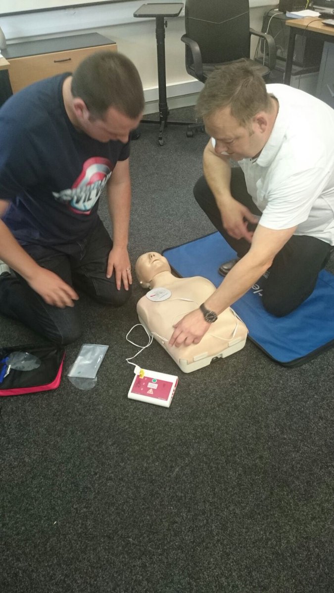 FAcompletetrain's tweet photo. Defibrillator training with McDonalds staff #firstaid  #training #faw https://t.co/HS7d2ZLxYK