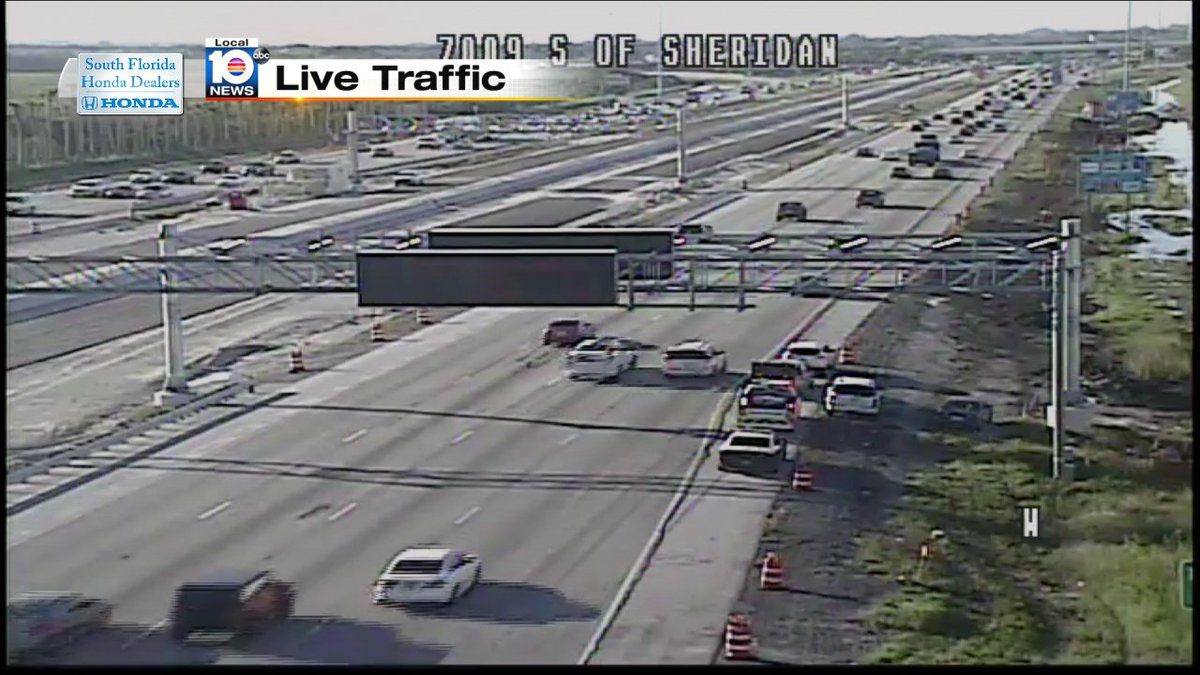 Crash on I-75 SB at Sheridan St. #traffic https://t.co/sk7mdd5qLx