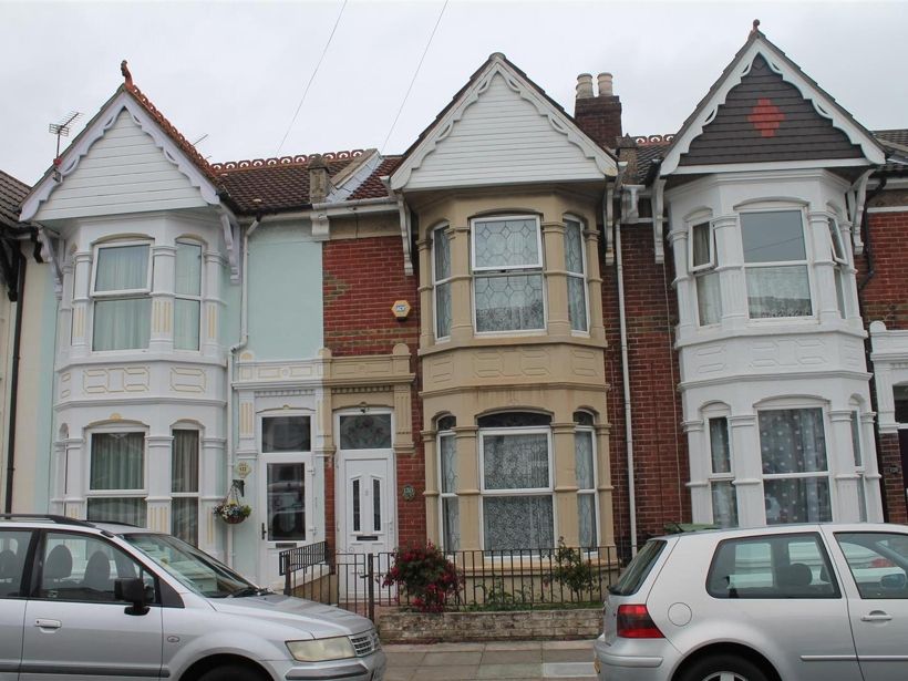 Keen to take on a new project? 3 Bed property requires work, stacks of #potential @PropertyHants <a href="/IanCope/">Ian Cope</a> #forsale