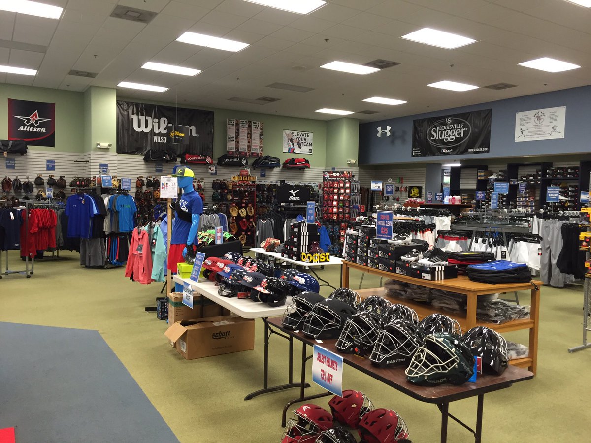 1055TheROAR's tweet image. #OutofBounds is here at @firstteamsc in Greenville off Wade Hampton! We have gift cards &amp;amp; t-shirts! #RoarOnTheRoad