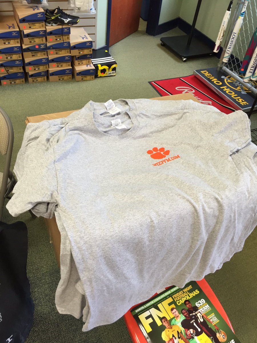 1055TheROAR's tweet image. #OutofBounds is here at @firstteamsc in Greenville off Wade Hampton! We have gift cards &amp;amp; t-shirts! #RoarOnTheRoad