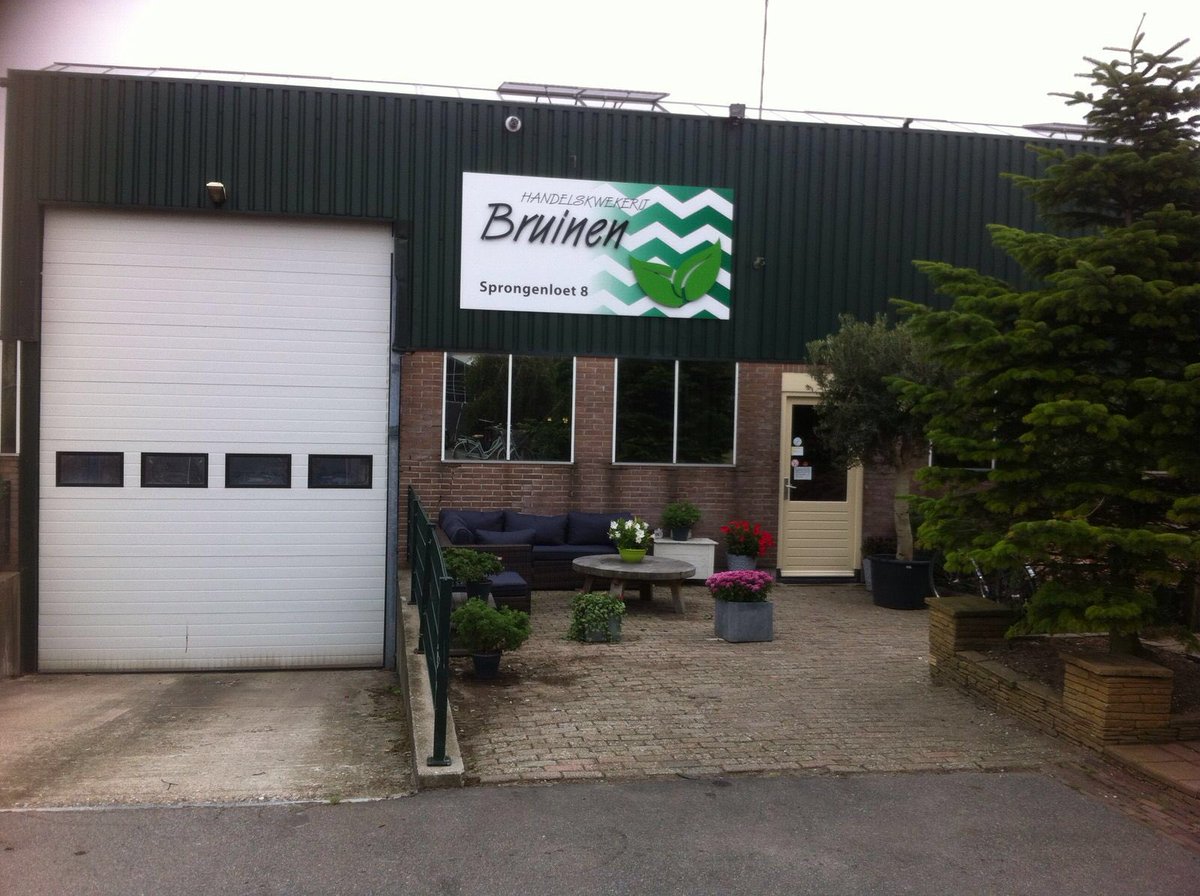 tiptopreclame's tweet photo. De #gevelreclame bij #Bruinen hebben we vandaag gemonteerd, in combinatie met #freeswerk https://t.co/nVmZXhBWiU