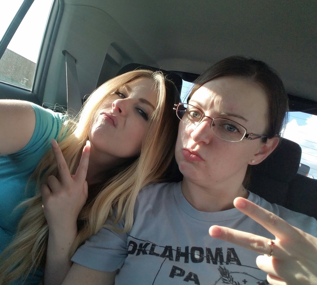 Duckie_Berry's tweet photo. Backseat Realness lol https://t.co/PPzepUpA27