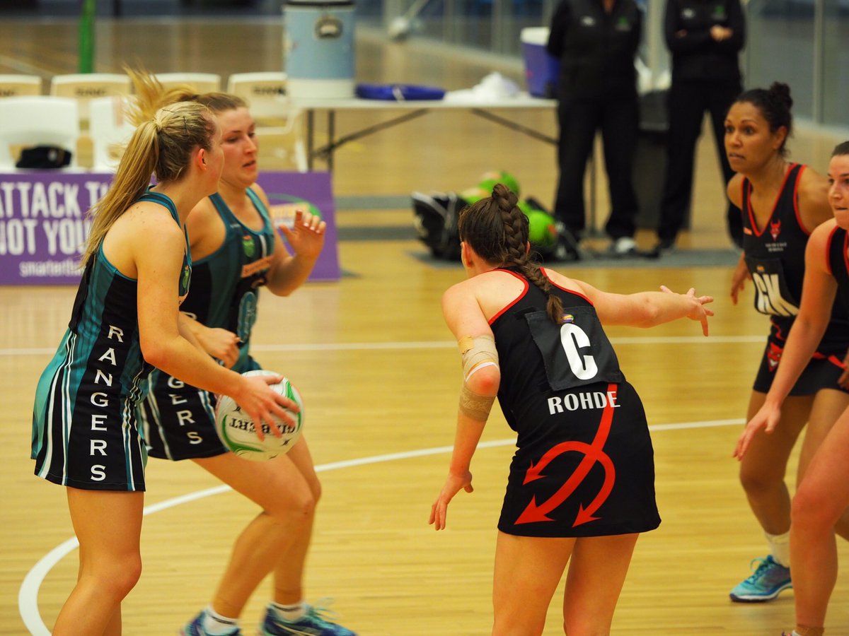 clixbymia's tweet photo. Can Rangers make up a 9-goal difference even though they continue to make slip ups? @NetballWA #STSWANL16 https://t.co/W8KkrmoUj5
