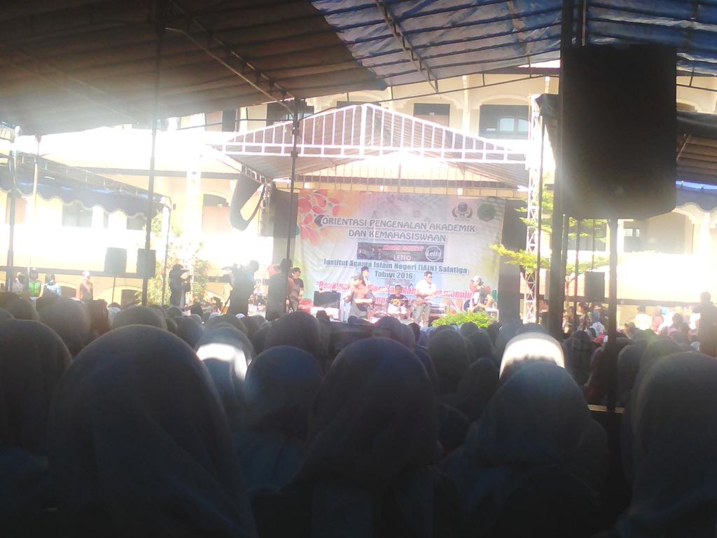 azlid_JRM's tweet photo. Konser letto+dema asik banget https://t.co/eUdsPxhPge