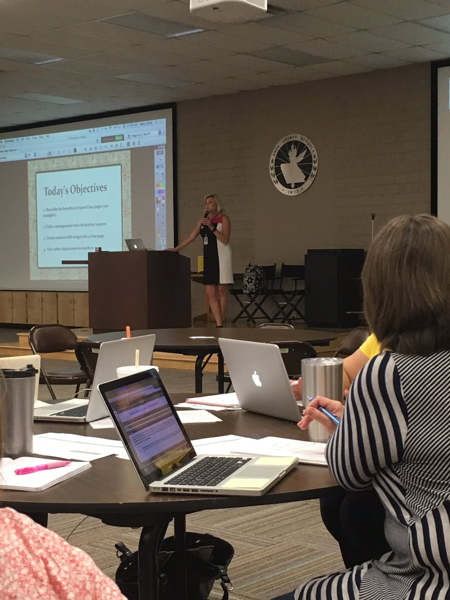 MrD_DoesMath's tweet image. My first @knoxschools Coaches Network session and I&apos;m super excited to collaborate! @KCSProLearn #CoachesNetworkKCS