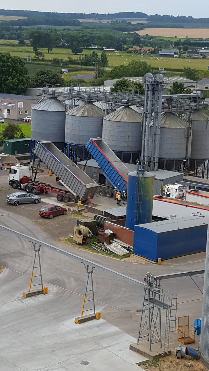 Steady intake of 2100 tonnes of OSR &amp; Barley yesterday, 82 loads individually sampled and tested #harvest16