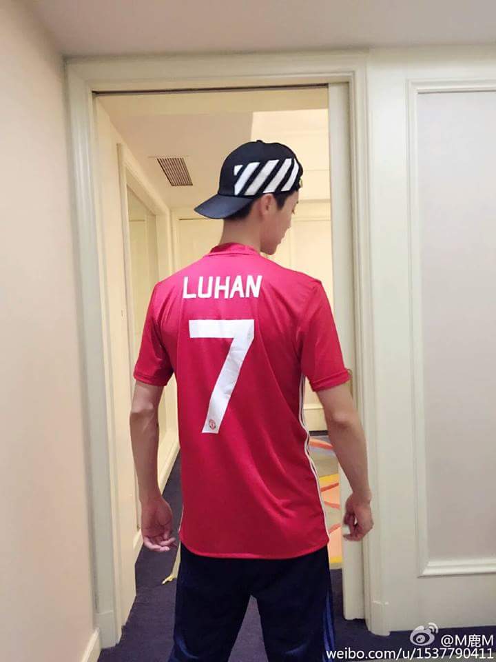 LUHAN (鹿晗) FANBASE tweet media