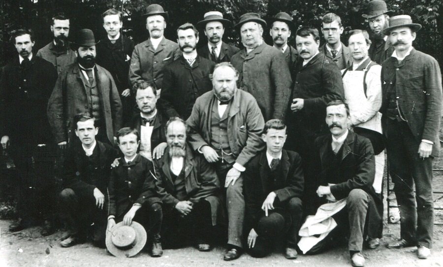 #WorldPhotoDay We have the #glass,but photographs remind us of the people behind it ThomasWebb&Sons staff #museums
