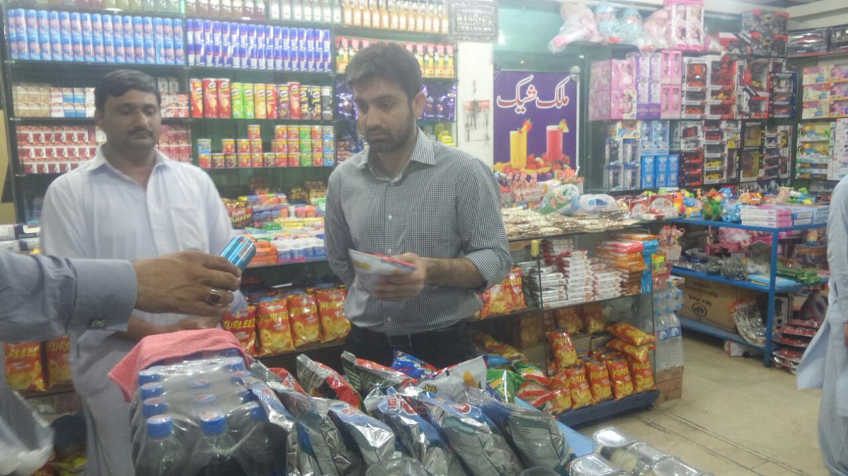 DCPeshawar's tweet photo. #PeshawarUpdate : The  shops were fined and sealed till further action against the profiteers. https://t.co/l4lSNpTMBf
