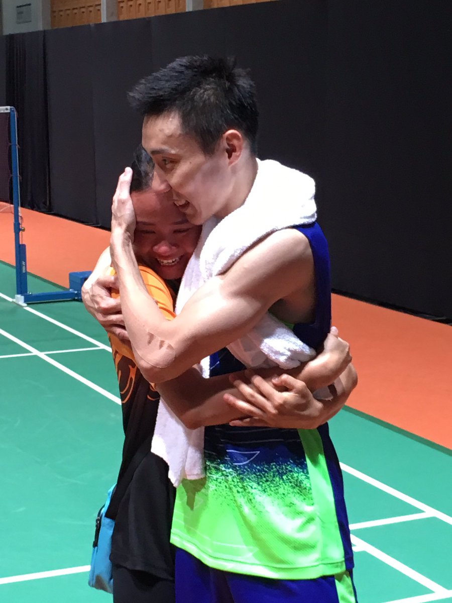 Khairykj's tweet photo. This is the image Malaysia needs to see. Teamwork. Support. Passion. @Pandelela_R crying tears of joy for LCW. https://t.co/uFnerLN78v