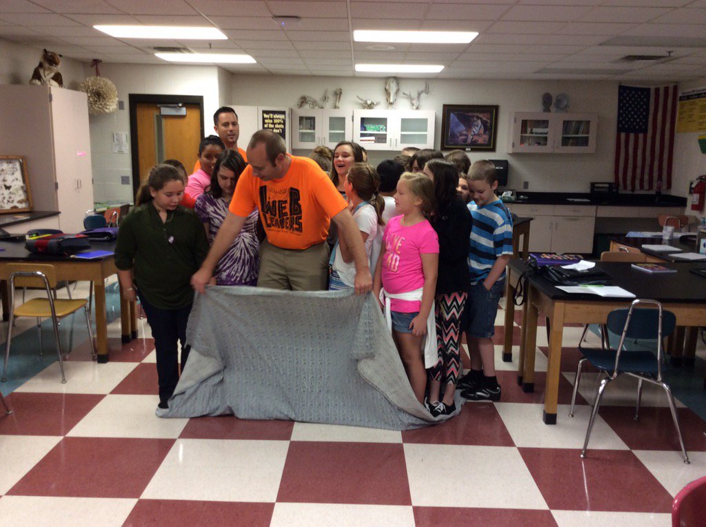 DebbieGatrel's tweet photo. Whale bandaid team problem solving with @MrRubey @mbully10 #ESMSbestyearever https://t.co/YR7cCC22KH