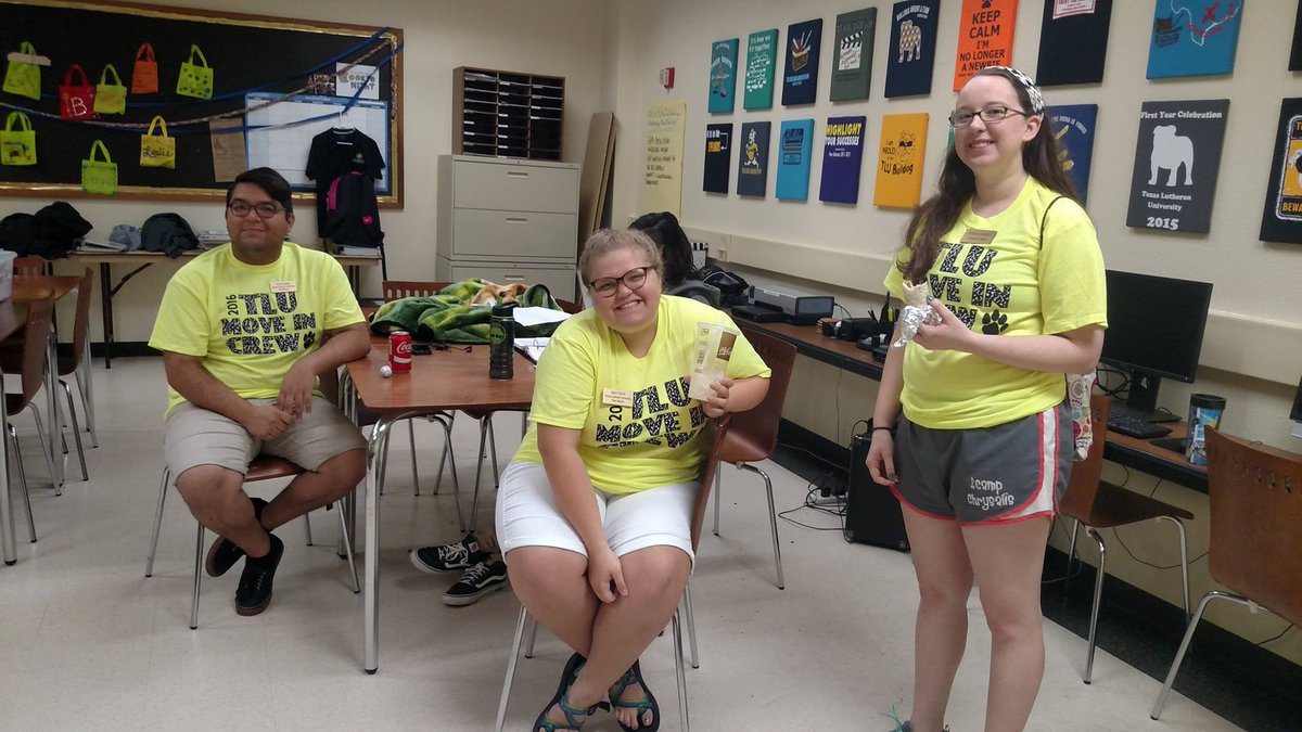 tluorientation's tweet photo. #TLU MOVE IN CREW IS READY !!! 6 AM READY!! https://t.co/jJ3Fb5ra7o