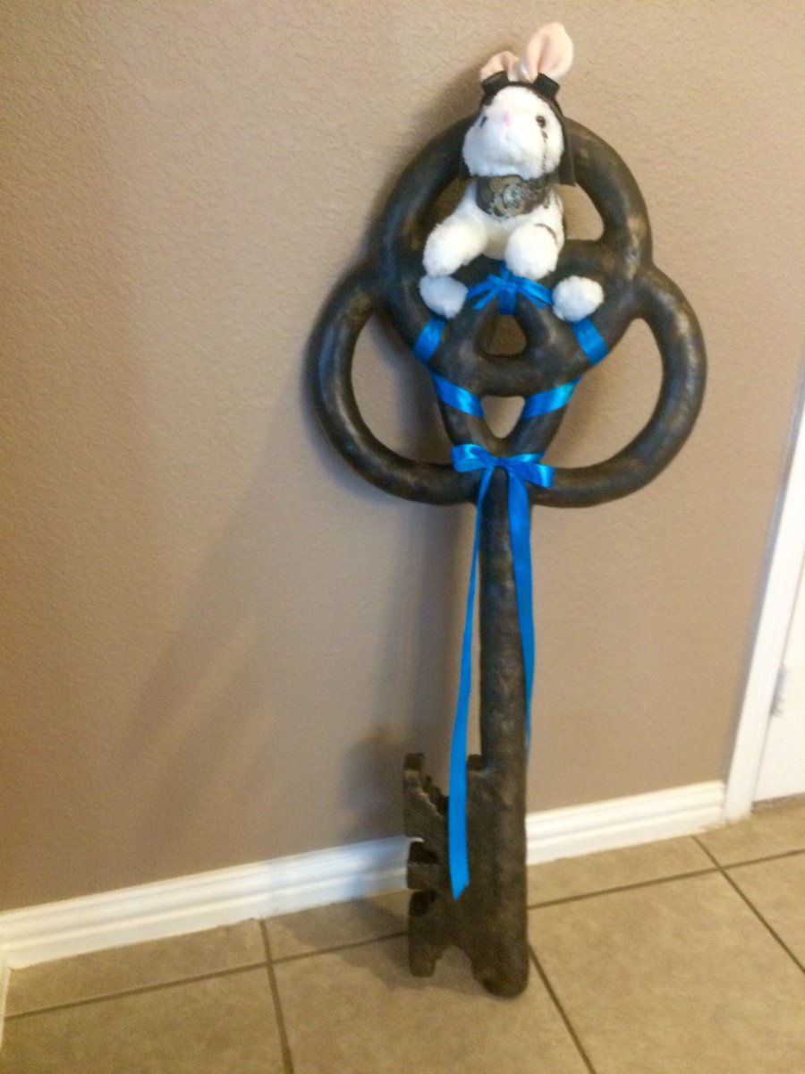 Will post a picture tutorial of how I made my Alice prop key on my FB page <a href="/theTKDGRL/">TheTKDGRL</a> #cosplay #AnimeFest2016 #DIY