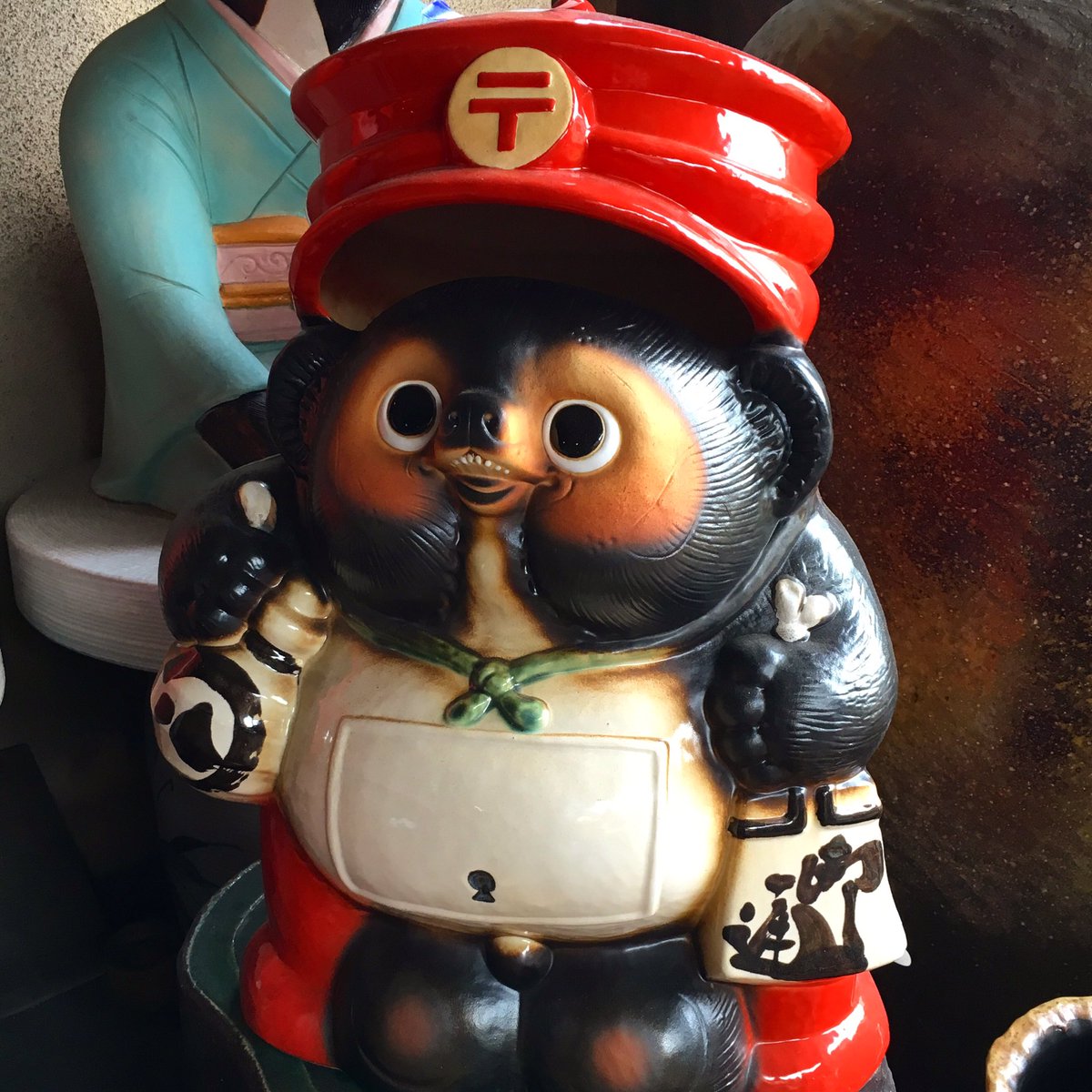 ochoooo's tweet photo. 初めて行った信楽では激カワたぬきがお出迎え。
#信楽 #たぬき #甲賀忍者 https://t.co/XyOMerWZMv
