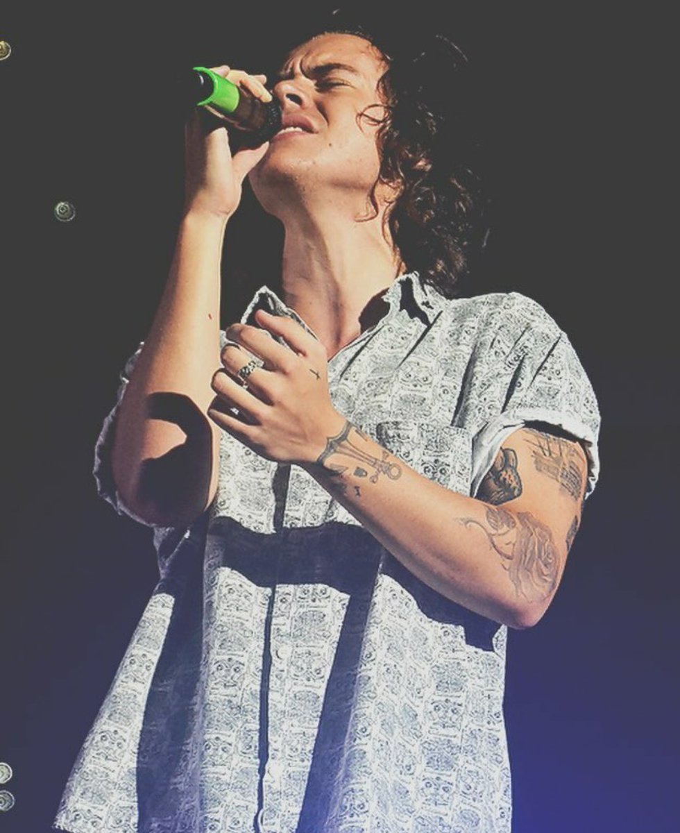 All_My_Love_H's tweet photo. So much passion β€ I love watching him perform
#HarryStyles #HarryIsOurLight https://t.co/CHl8SC7fZc