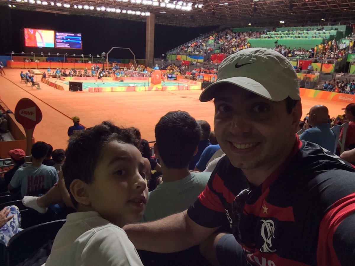 alcmendonca's tweet photo. #flyradio2016 Curtindo a final do badminton!!! Setor 209 https://t.co/UjitcYFJXC