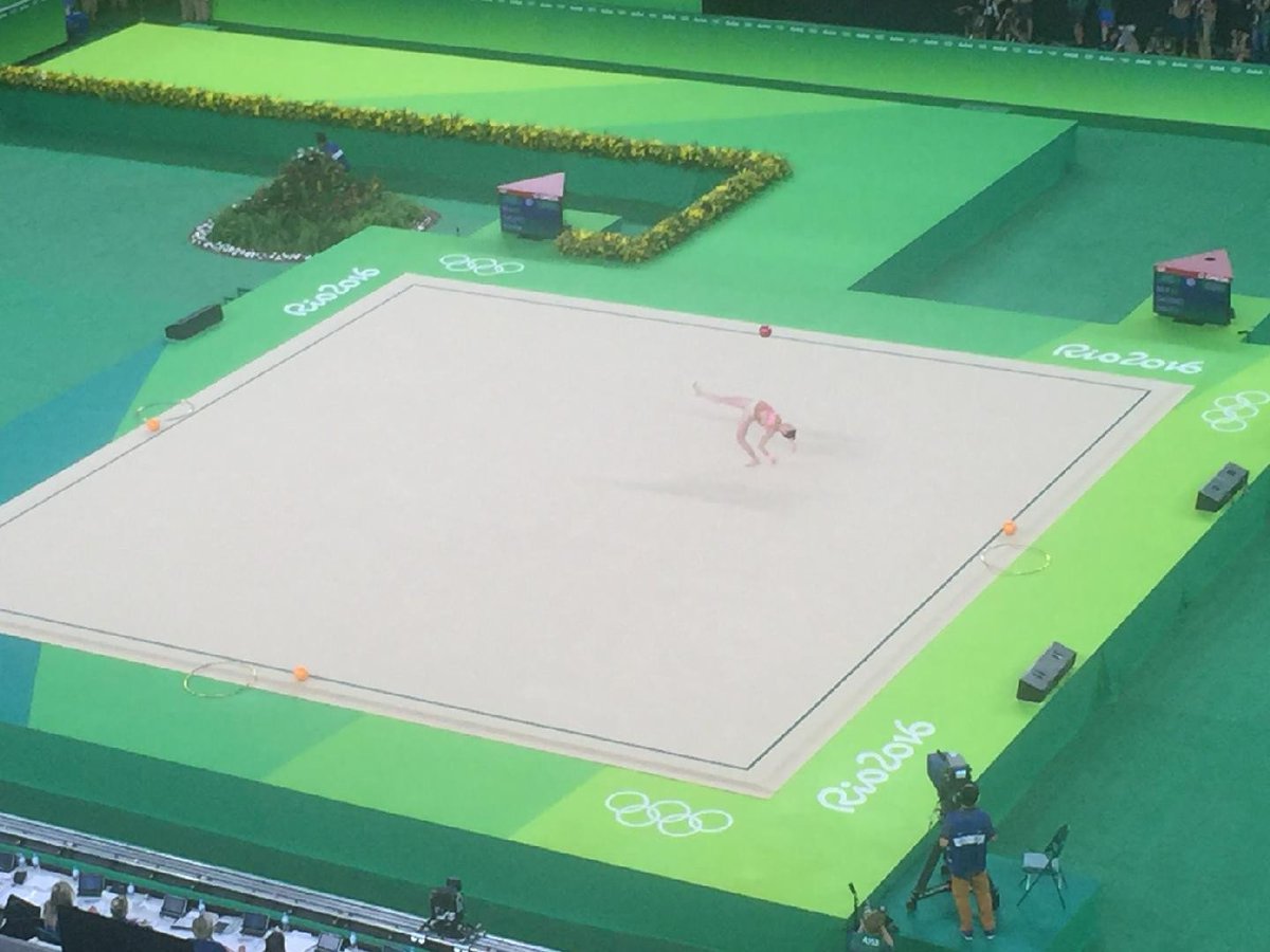 Natália fez 16.300 na apresentação com bola ao som de Oswaldo Montenegro #GinasticaRitmica #Rio2016noSporTV
