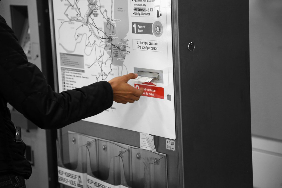 #DidYouKnow? #GeneveAeroport offers you a 80min free transport tickets to Geneva. Located at the baggage claim area.