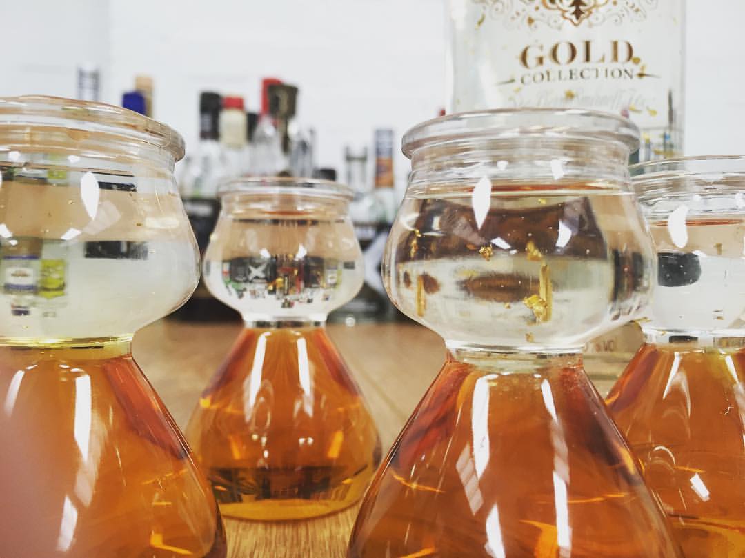 Bubble_Pots's tweet photo. Goldfinger shots enjoy our mix of Smirnoff gold and Straight up apple juice!
#shots #Vodka #fridayfeeling #weekend https://t.co/pjxv1hL8oi