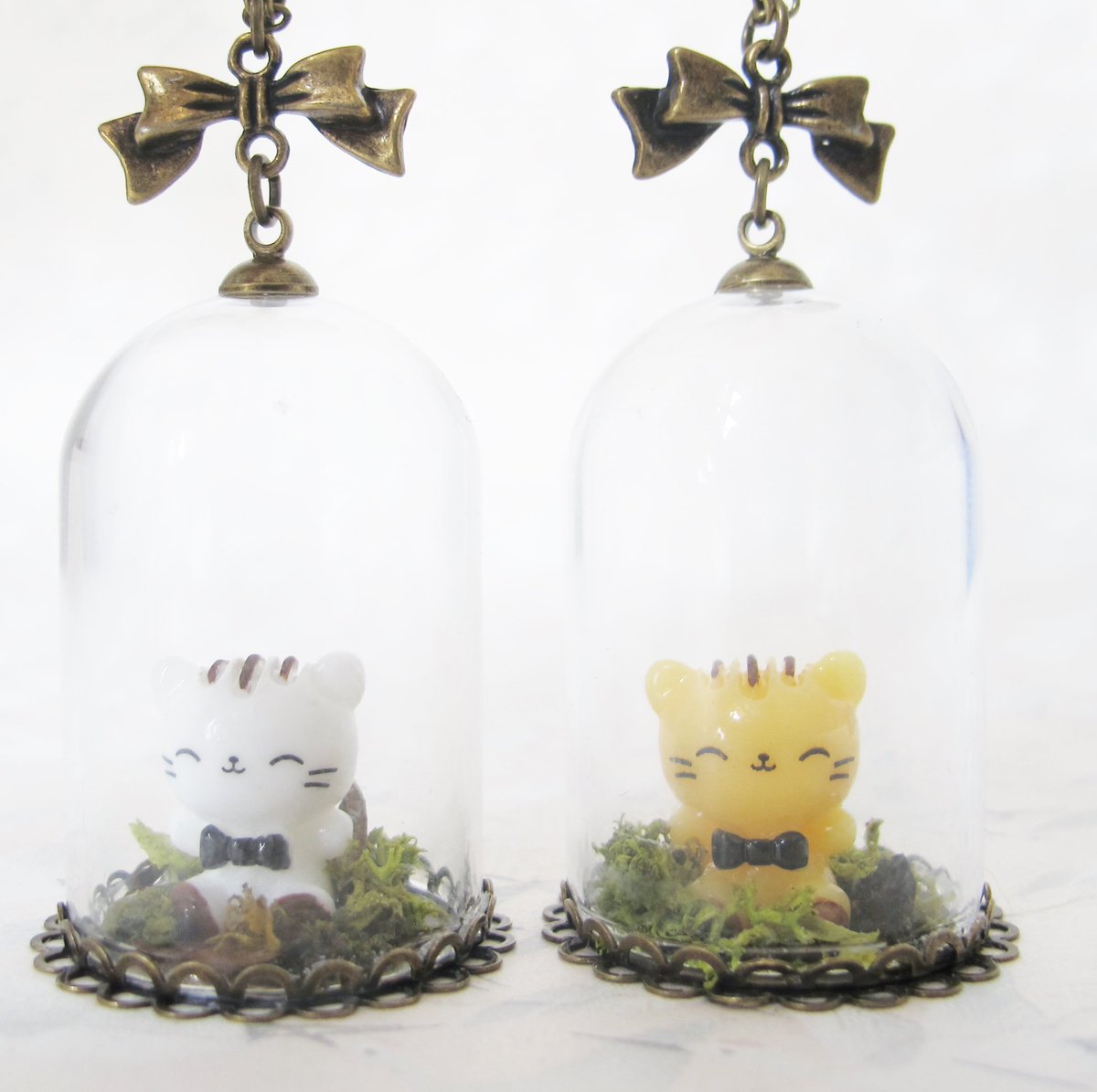 chatouillez's tweet photo. #catnecklace #cat #catjewellery #kittenjewellery #catkawai #collierchat #glassglobe #terrarium #cat #chat https://t.co/WsOCXf4Yup
