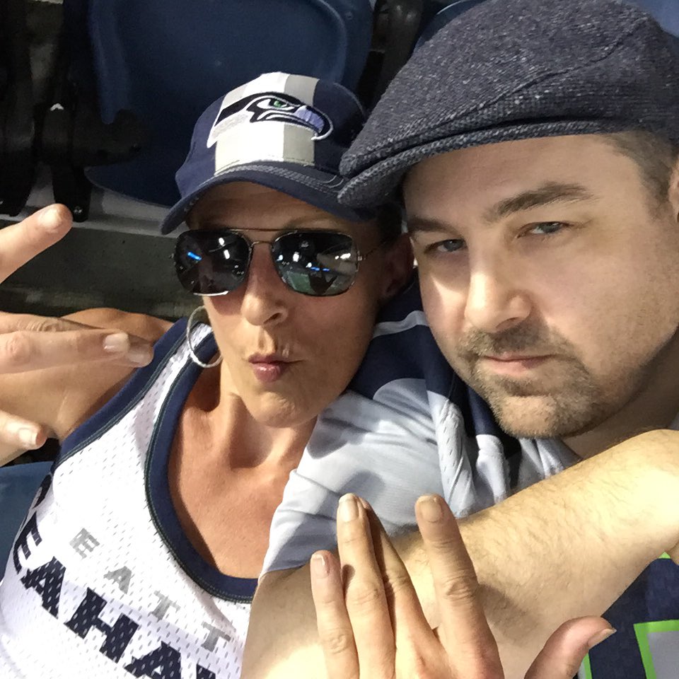 DrEMSCSI's tweet photo. Actually got to be a @Seahawks #12 for once and a #fan when @SnoopDogg comes to #Seattle! #DohdoubleG😎👊🏽 https://t.co/rWKEhvutL6