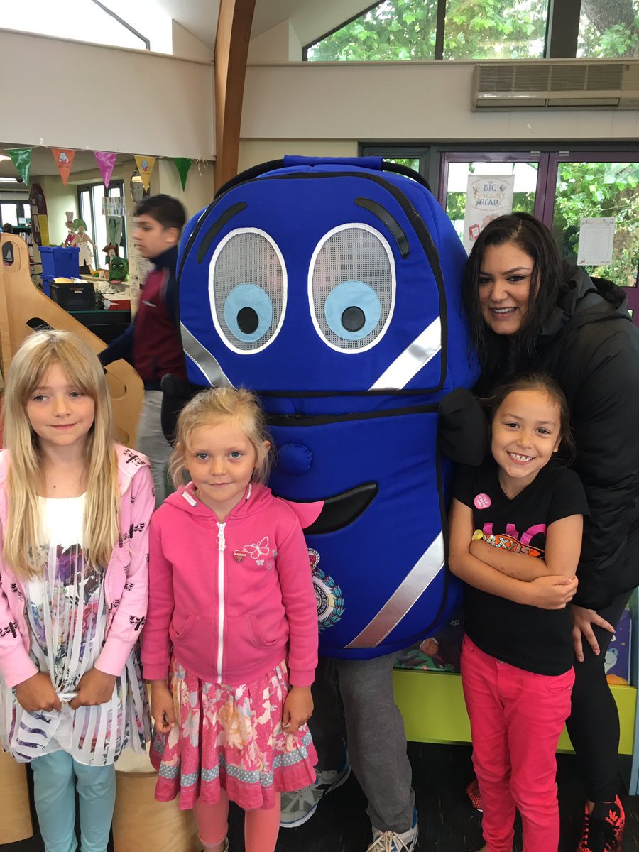 RothLibraries's tweet image. All of our #Communities have BIG hearts! Thank you for coming to #MowbrayGardensLibrary #rotherhamiswonderful #Heart