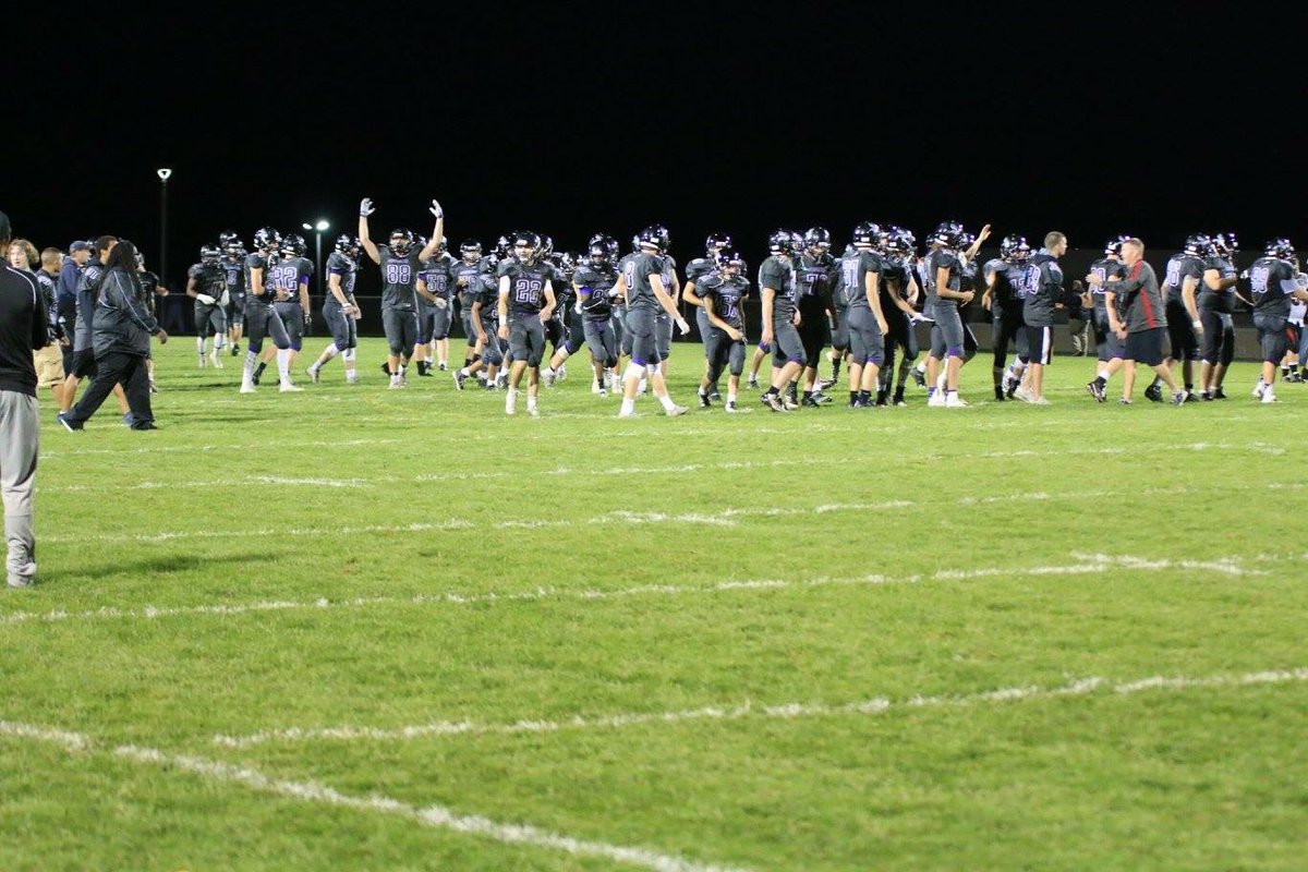 StoFootballVF's tweet photo. It's GAMEDAY everyone come out and support! #BeatDefo https://t.co/5PDR3BFS4x