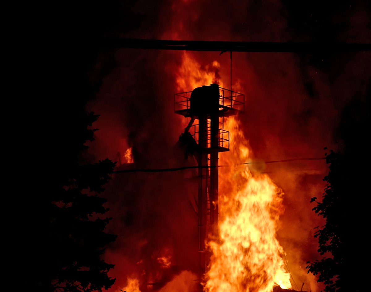 Alliston feed mill devastated by early morning fire simcoe.com/news-story/681…