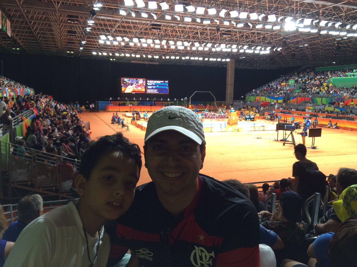 alcmendonca's tweet photo. #flyradio2016 #badminton Cadê a minha petecaaaaaa??? Kkk Setor 209 https://t.co/LHjPnxJhWR
