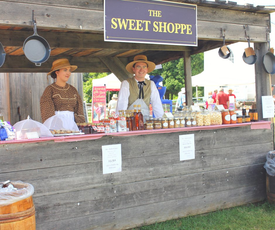 UpperCanadaVill's tweet image. Wine ✔️  Beer ✔️ Artisan Food ✔️ Bonus: Chef’s Competition ✔️  Ding ding! This weekend is a food lovers paradise!