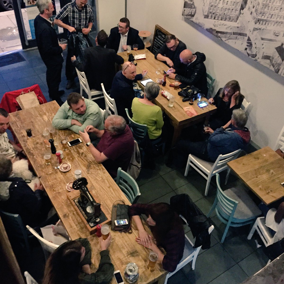 cuttingroommcr's tweet photo. Looks like everyone has the Friday feeling! Great atmosphere tonight 😀#Ancoats #beer #FridayFeeling https://t.co/0igEbWd4AB