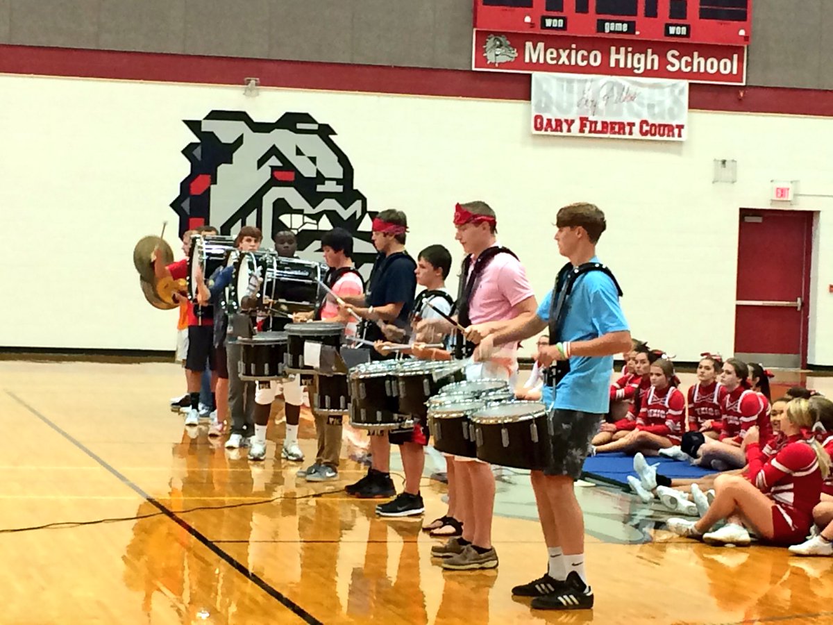 MexicoMoHS's tweet image. Drum line gettin it! #firstassembly