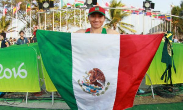 diario24horas's tweet photo. #Cooce a Lupita GonzΓ‘lez: del box al atletismo, la mexicana que nunca se rindiΓ³ https://t.co/55ioz0z1XX https://t.co/YIDKrArX9N