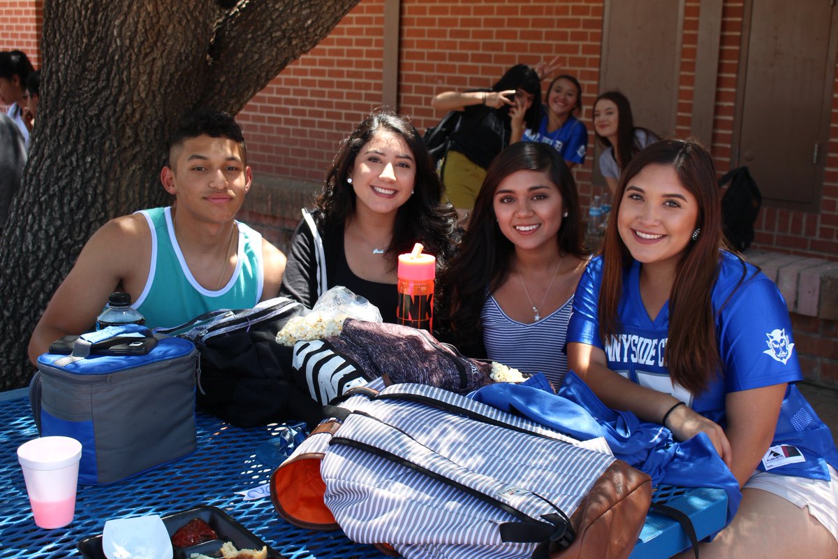 bdn28's tweet photo. #lunchsquadgoals @faithrico_, @SuazoBigBalls, and the crew. https://t.co/Gm7h6bZL2y