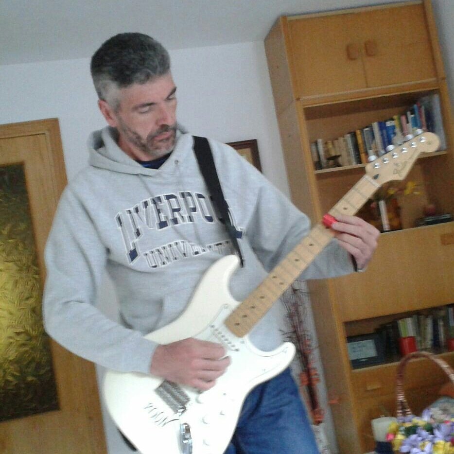 luis guitar tweet media