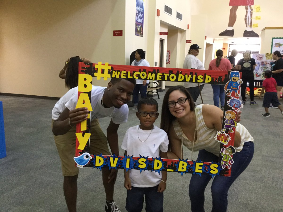 dvisd_bes's tweet photo. Welcome bobcats to meet the teacher!#welcometodvisd https://t.co/sq4ITabBRn