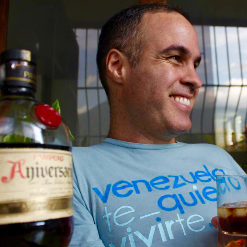 Terminando la semana acompañado de amigos, música, #PamperoAniversario y de nuestro Ávila, #publi #orgullovenezolano