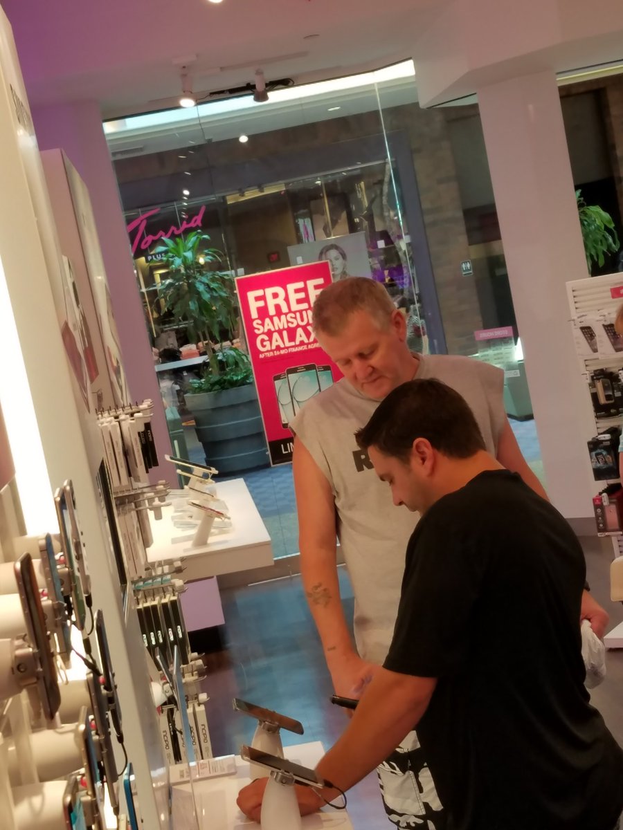 M1_Damien's tweet photo. @Mobile1_SteveO hitting the floor with the troops! #sunrisesharks #norcalturnedup #seriousfun #mobileonesac https://t.co/BmaVzJNHyX