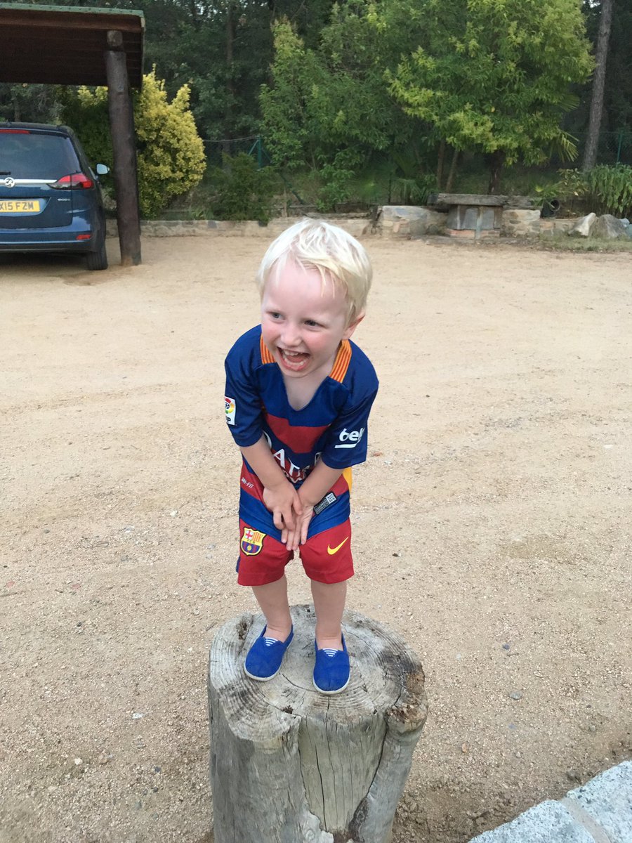 v_brotherton's tweet photo. This little dude has had the best time on holiday with hid cousins #family #Spain #cousins #barcakit https://t.co/dqS08jmdKJ