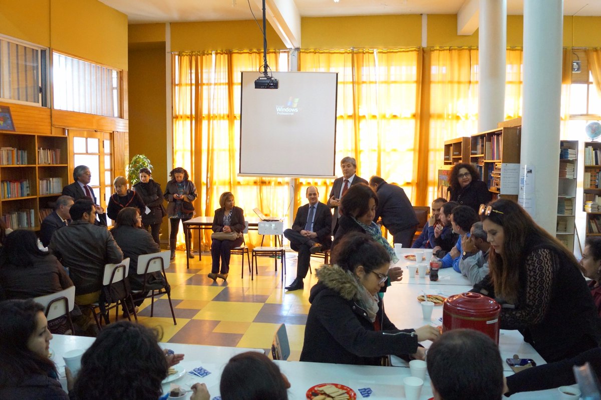 SEREMI_EDUC_V's tweet photo. Seremi junto a profesores de la Escuela Alemania de #Valparaíso #LaReformaConLosProfes
https://t.co/rxOk6j4oMy https://t.co/PSy53kRYXT