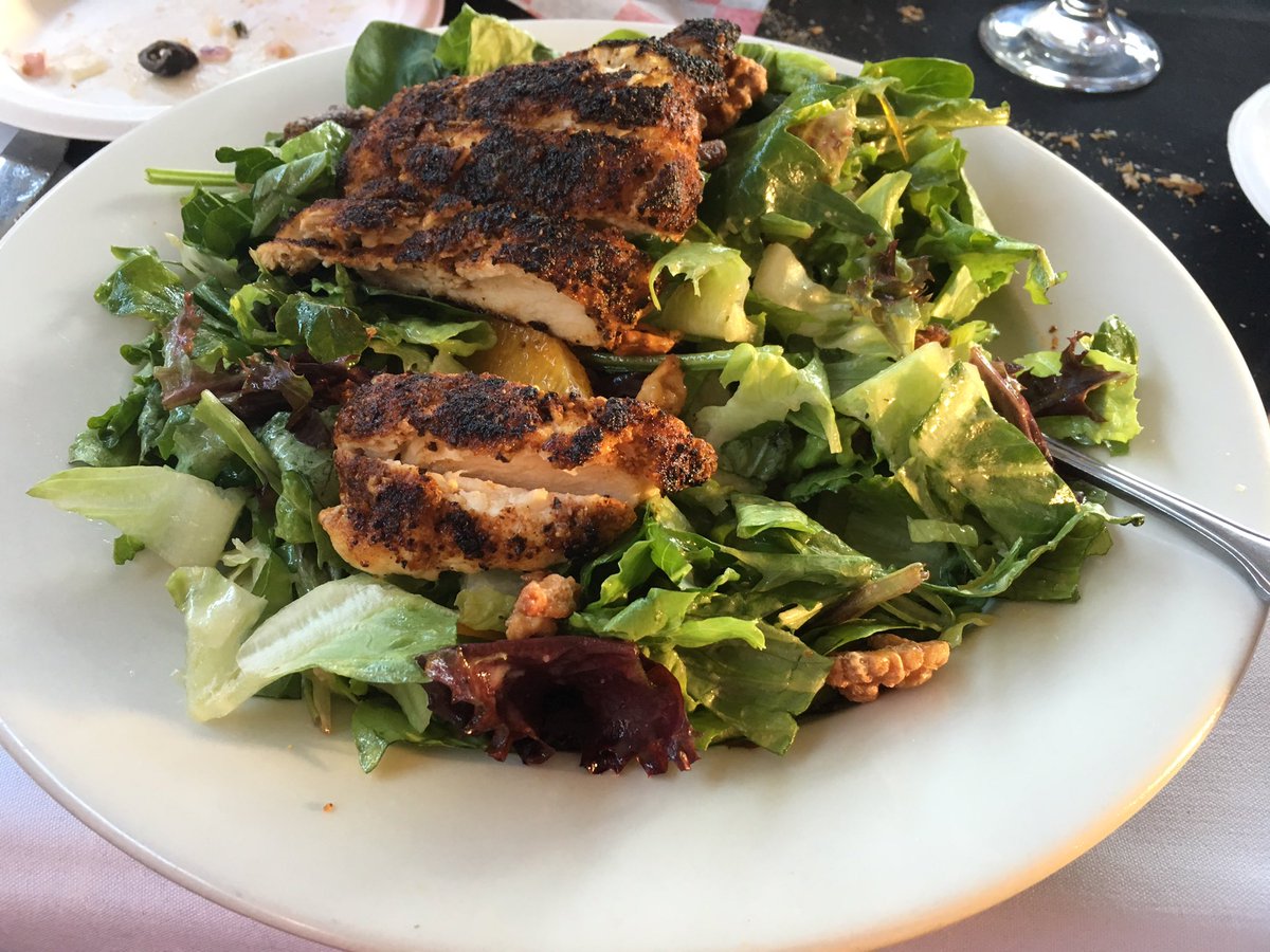kladdison's tweet photo. A delicious blackened chicken salad at One Fed during #dineNWVT #eatlocal https://t.co/DYzHjzZI5p