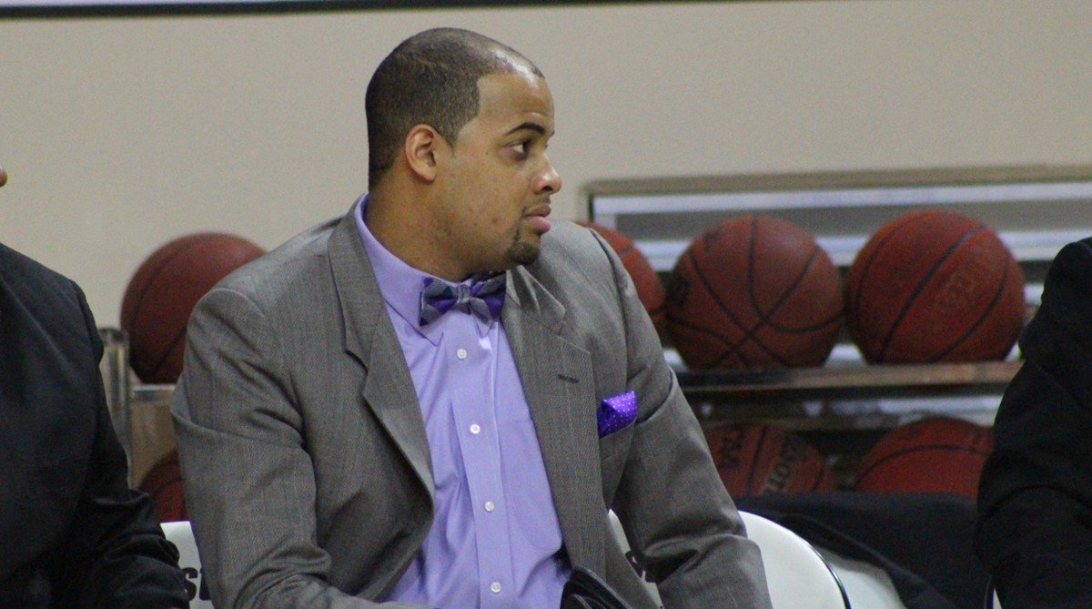 Pitt Promoted To Associate Head Coach twib.in/l/GEzXezyxeeMp | twibble.io