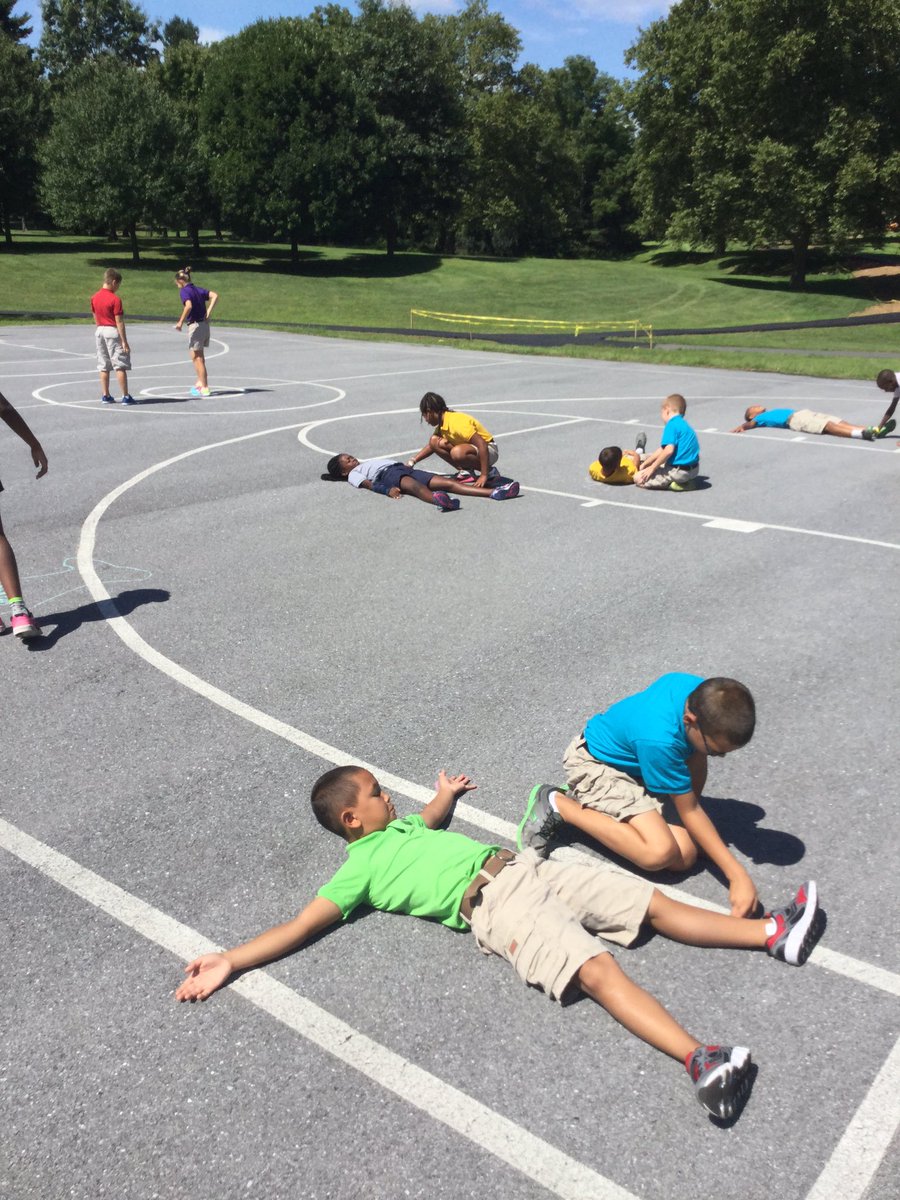 PeirsonsPupils's tweet photo. Working with @CookCrew4th to identify our classmates positive character traits #WeRMH https://t.co/Kb0bmbQ60t